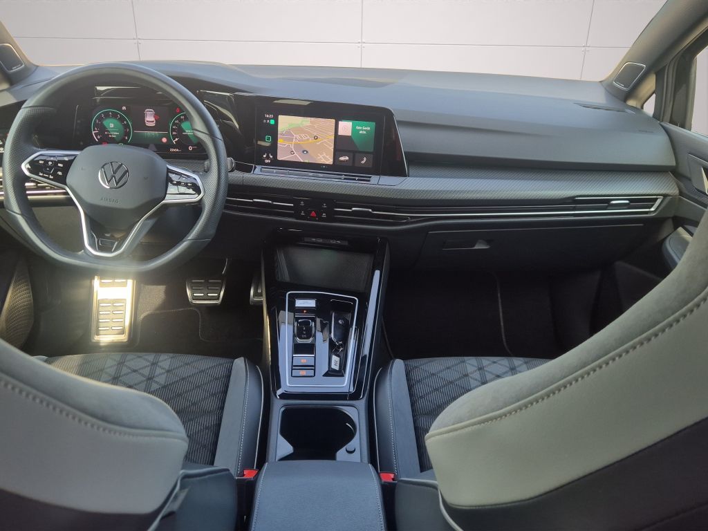 Volkswagen Golf 2024 г. Синий, пробег 22449 км