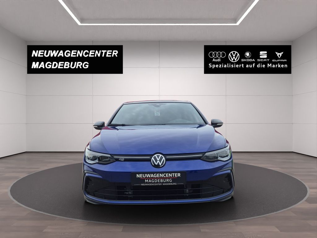 Volkswagen Golf 2024 г. Белый, пробег 32799 км