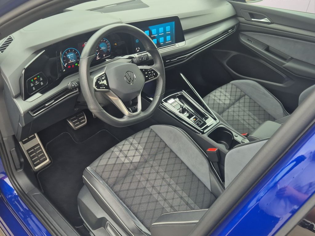 Volkswagen Golf 2024 г. Белый, пробег 32799 км