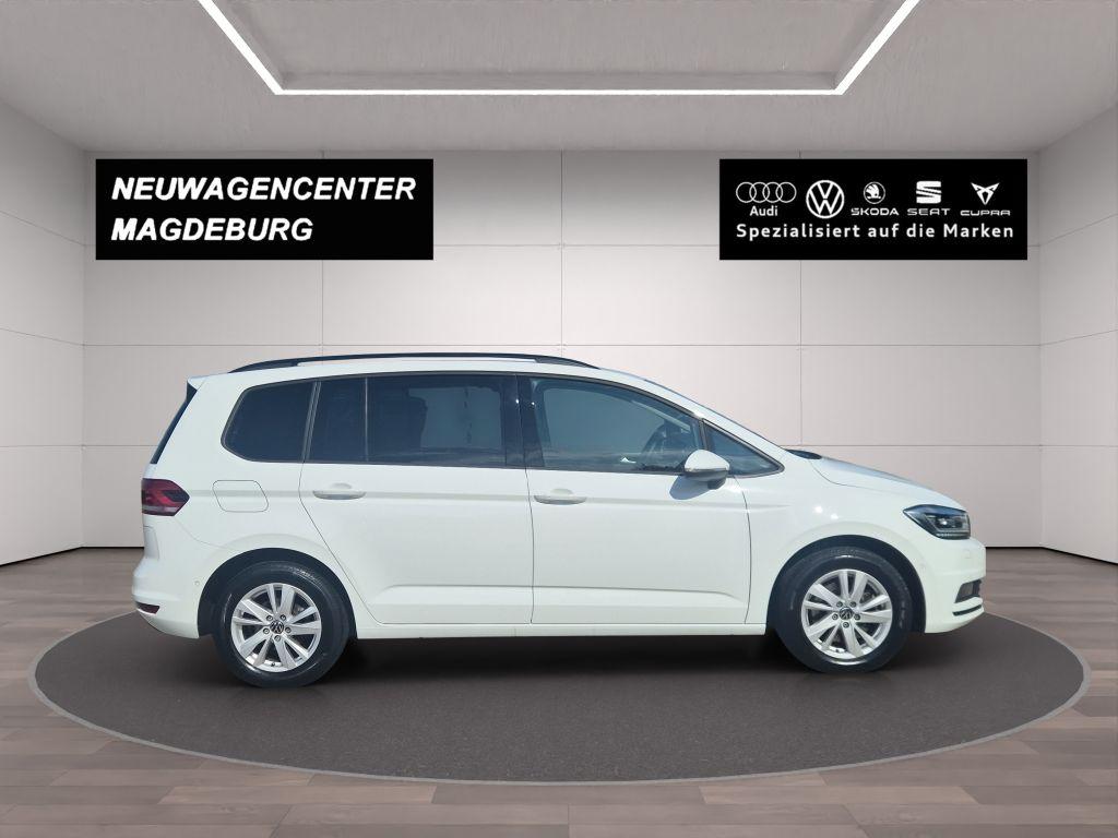 Volkswagen Touran 2023 г. Белый, пробег 35457 км