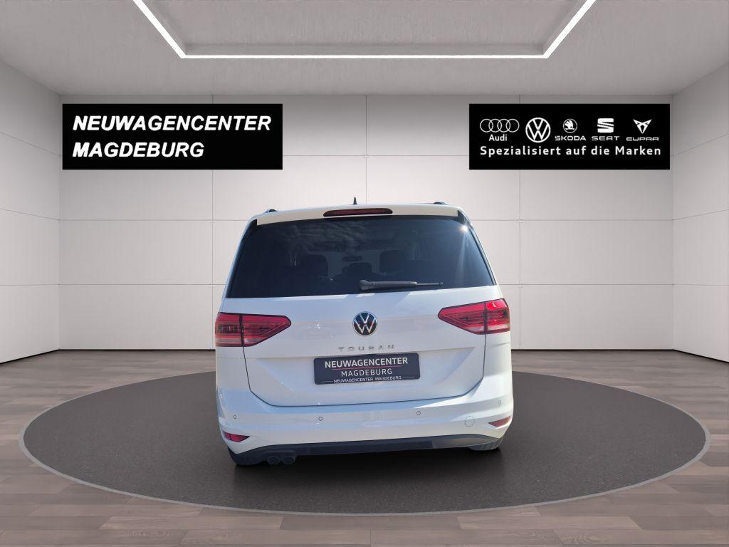 Volkswagen Touran 2023 г. Белый, пробег 35457 км