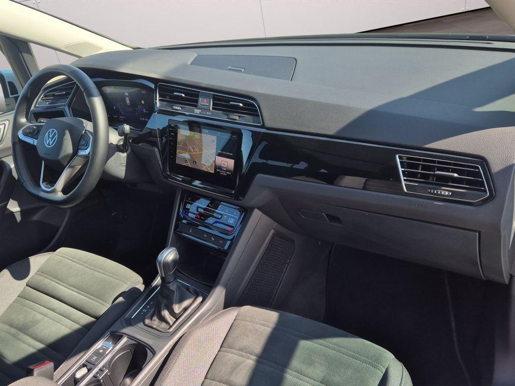 Volkswagen Touran 2023 г. Белый, пробег 35457 км