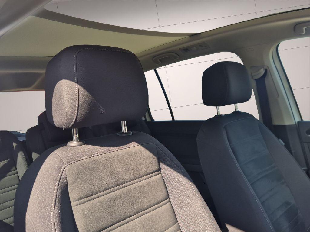Volkswagen Touran 2023 г. Белый, пробег 35457 км