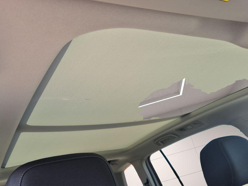 Volkswagen Touran 2023 г. Белый, пробег 35457 км