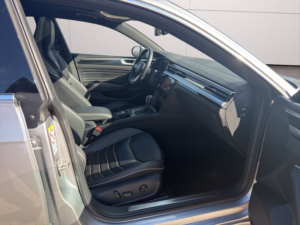 Volkswagen Arteon 2024 г. Белый, пробег 27346 км
