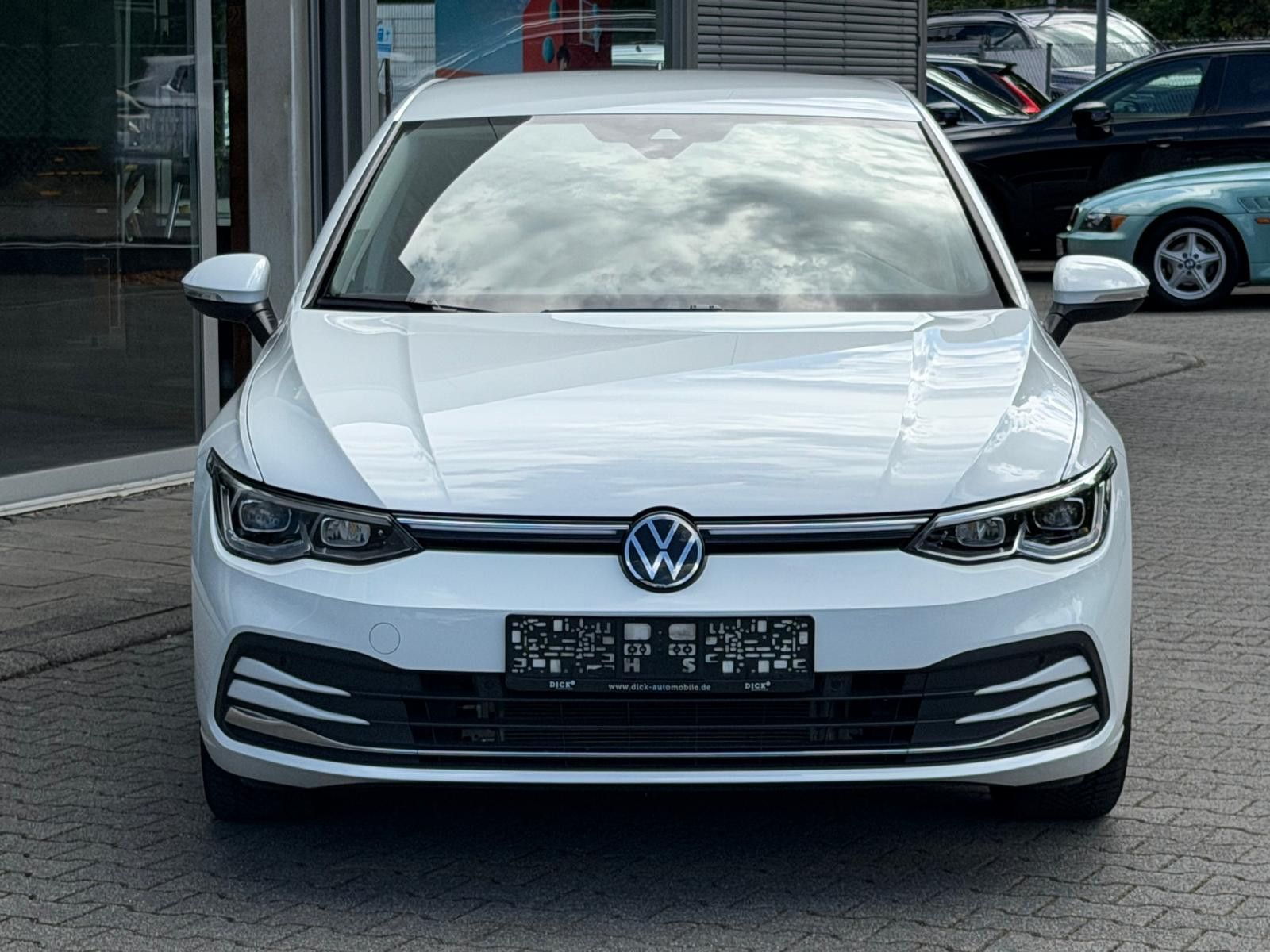 Volkswagen Golf 2024 г. Белый, пробег 30000 км