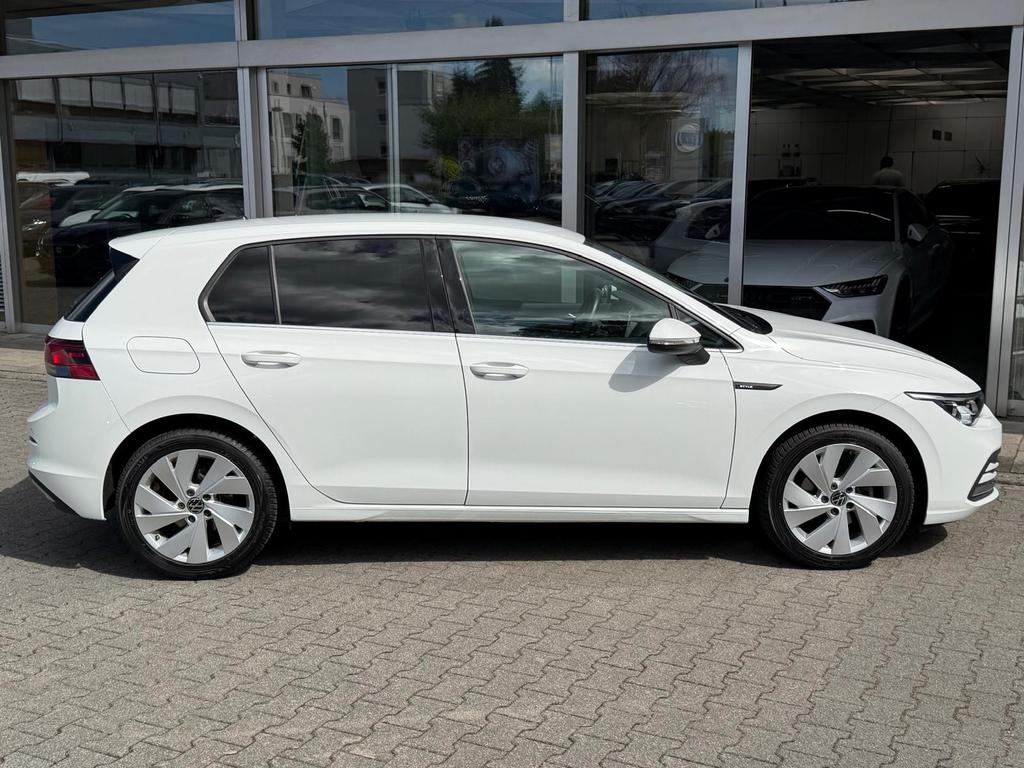 Volkswagen Golf 2024 г. Белый, пробег 30000 км