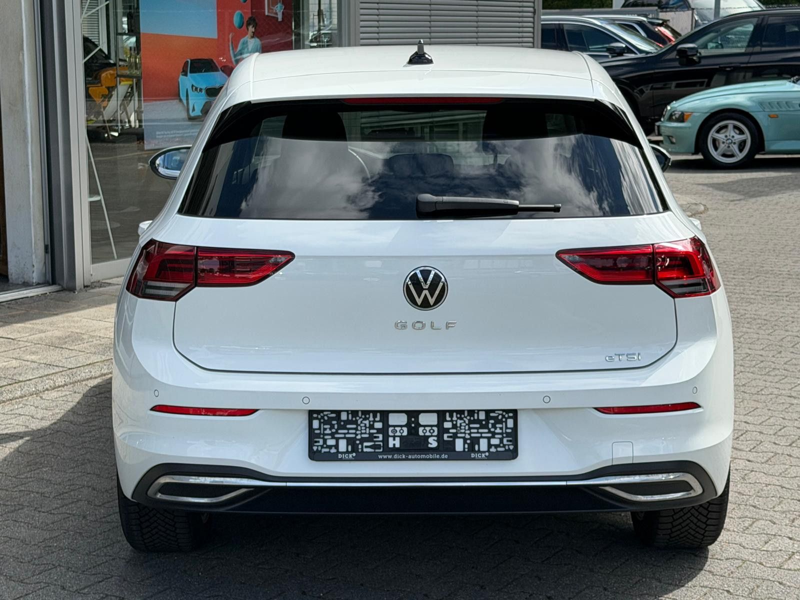 Volkswagen Golf 2024 г. Белый, пробег 30000 км