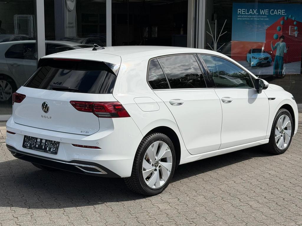 Volkswagen Golf 2024 г. Белый, пробег 30000 км