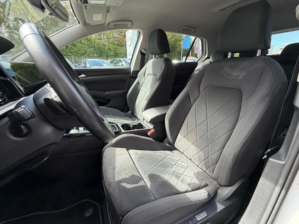 Volkswagen Golf 2024 г. Белый, пробег 30000 км