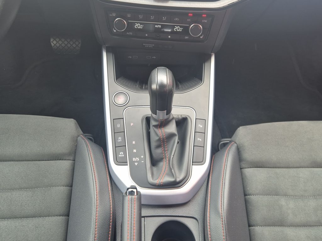 SEAT Arona 2023 г. Чёрный, пробег 45594 км