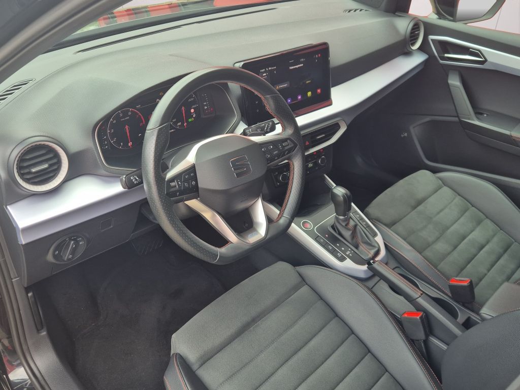SEAT Arona 2023 г. Чёрный, пробег 45594 км