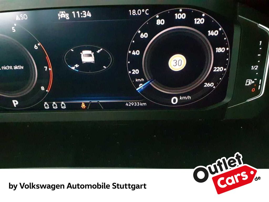 Volkswagen Tiguan 2023 г. Белый, пробег 42933 км