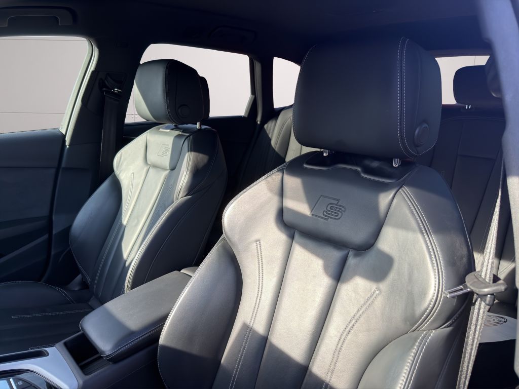 Audi A4 2023 г. Синий, пробег 37485 км