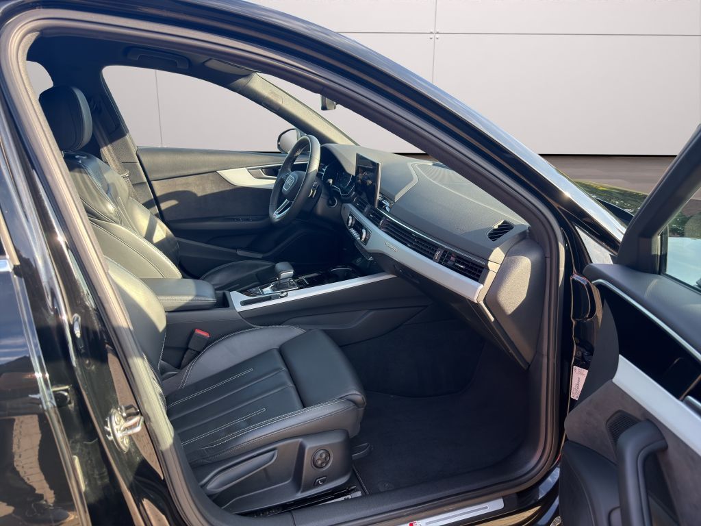 Audi A4 2023 г. Синий, пробег 37485 км