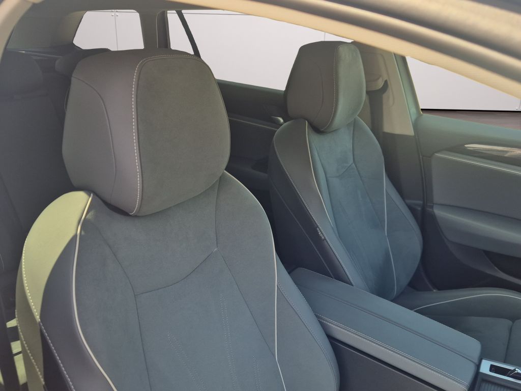 Volkswagen PASSAT VARIANT 2024 г. Серебристый, пробег 53436 км