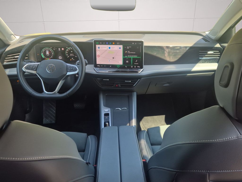 Volkswagen PASSAT VARIANT 2024 г. Серебристый, пробег 53436 км