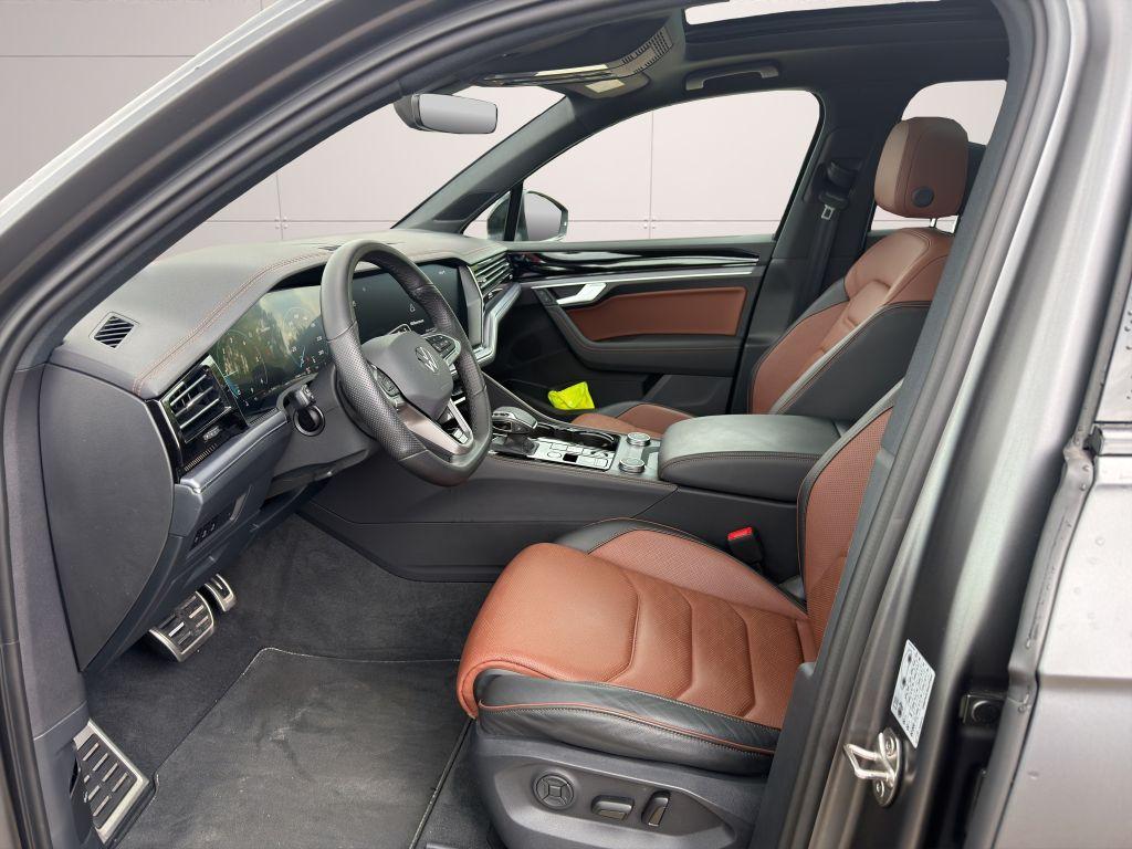 Volkswagen Touareg 2025 г. Белый, пробег 15457 км