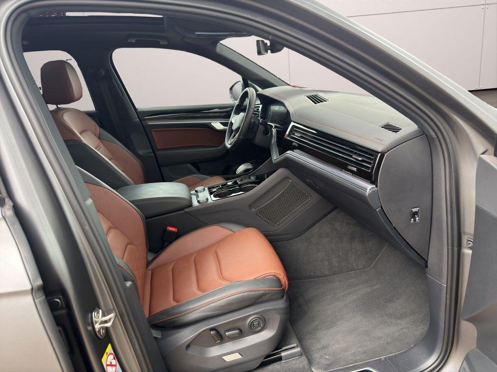 Volkswagen Touareg 2025 г. Белый, пробег 15457 км