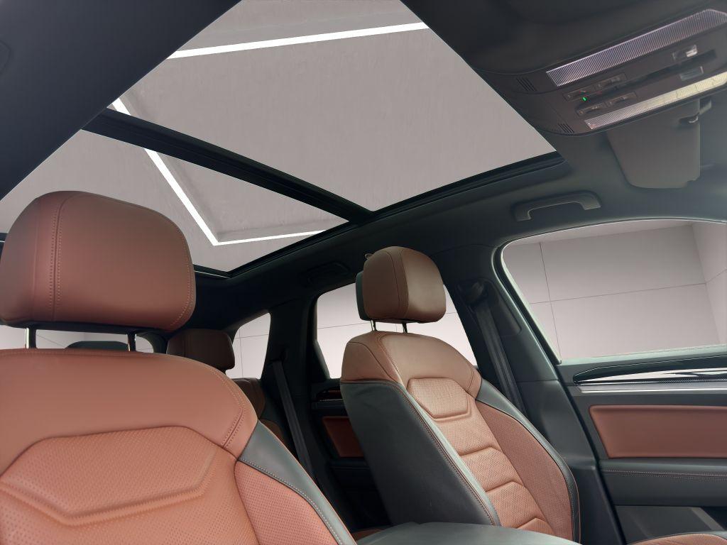 Volkswagen Touareg 2025 г. Белый, пробег 15457 км