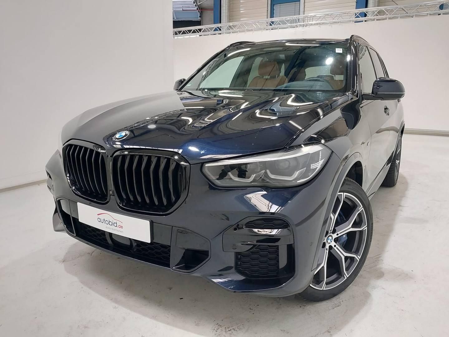 BMW X5 2023 г. Чёрный, пробег 42700 км