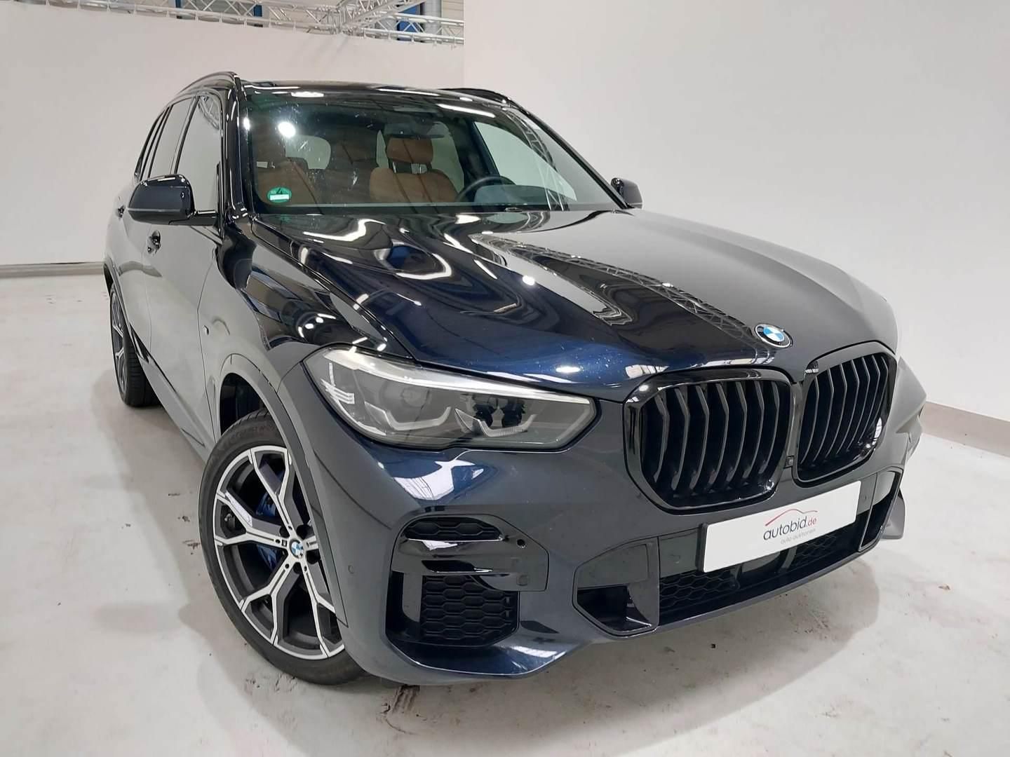 BMW X5 2023 г. Чёрный, пробег 42700 км