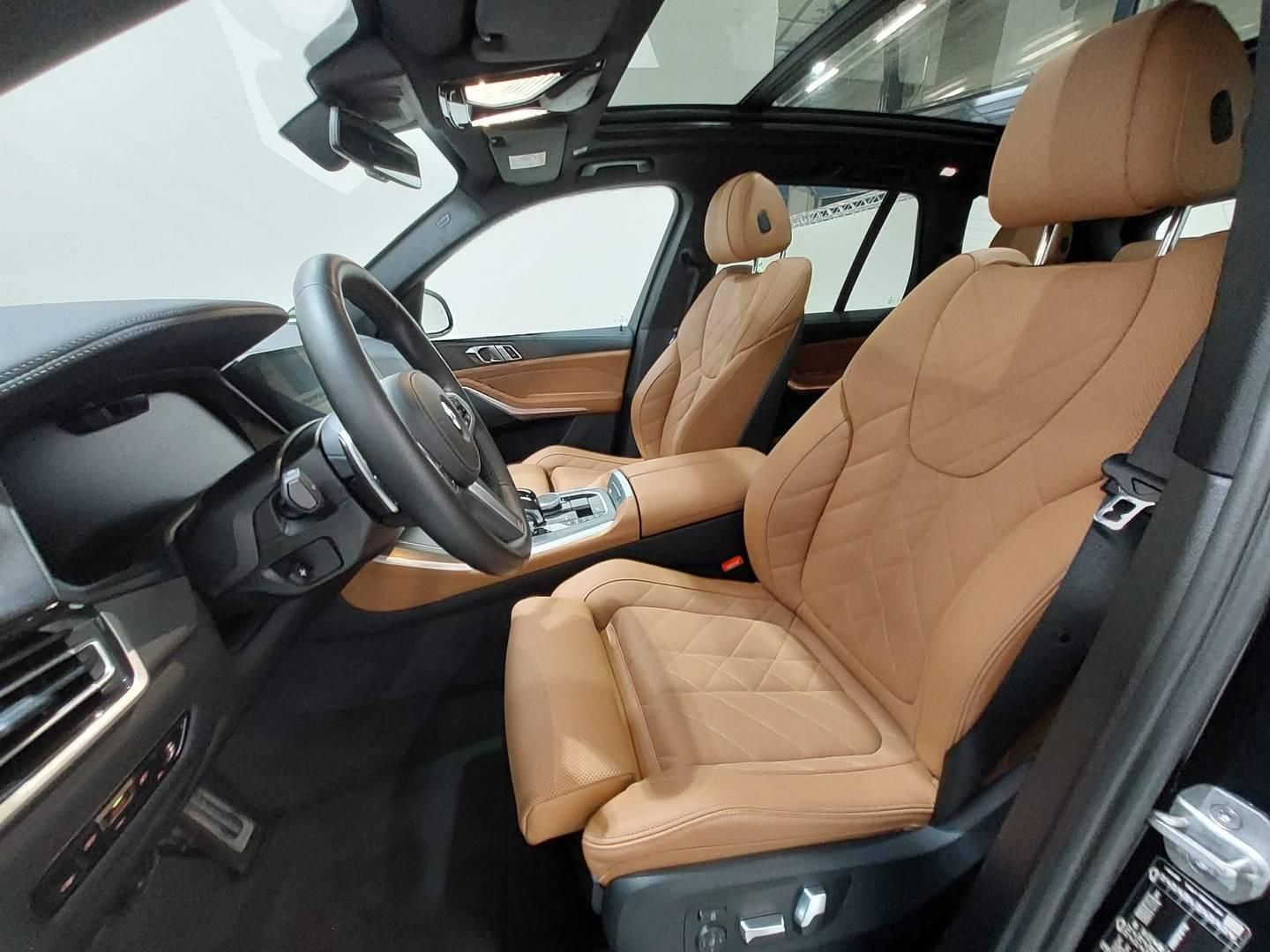 BMW X5 2023 г. Чёрный, пробег 42700 км