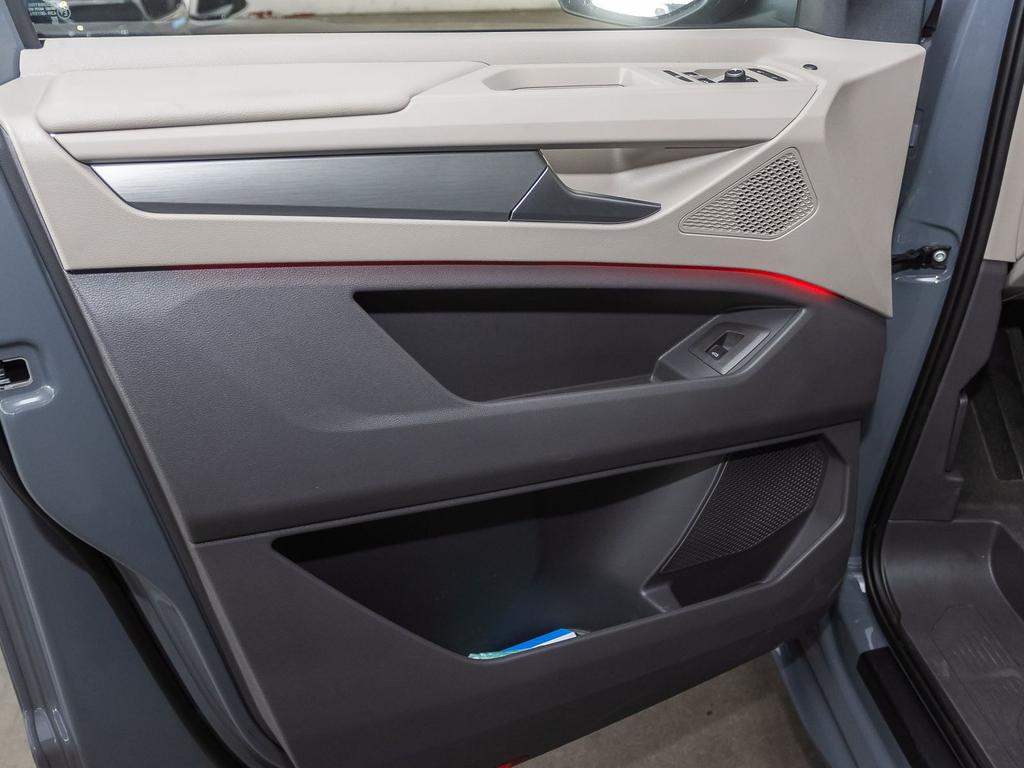 Volkswagen T7 MULTIVAN 2026 г. Серый, пробег 15000 км