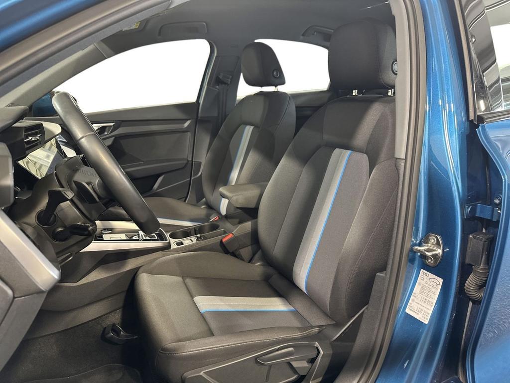 Audi A3 2023 г. Синий, пробег 31100 км