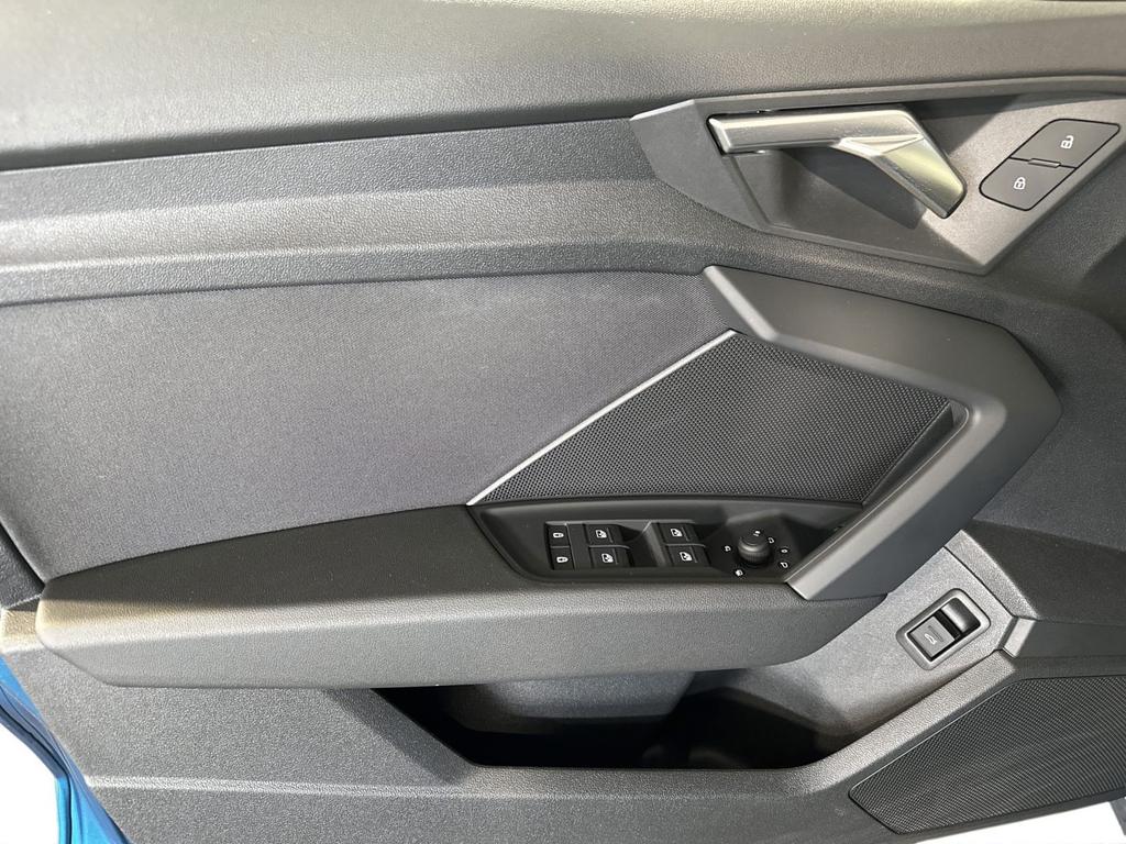 Audi A3 2023 г. Синий, пробег 31100 км
