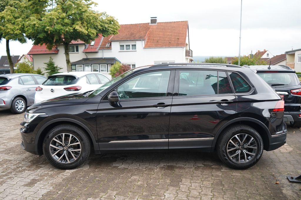 Volkswagen Tiguan 2023 г. Чёрный, пробег 28670 км