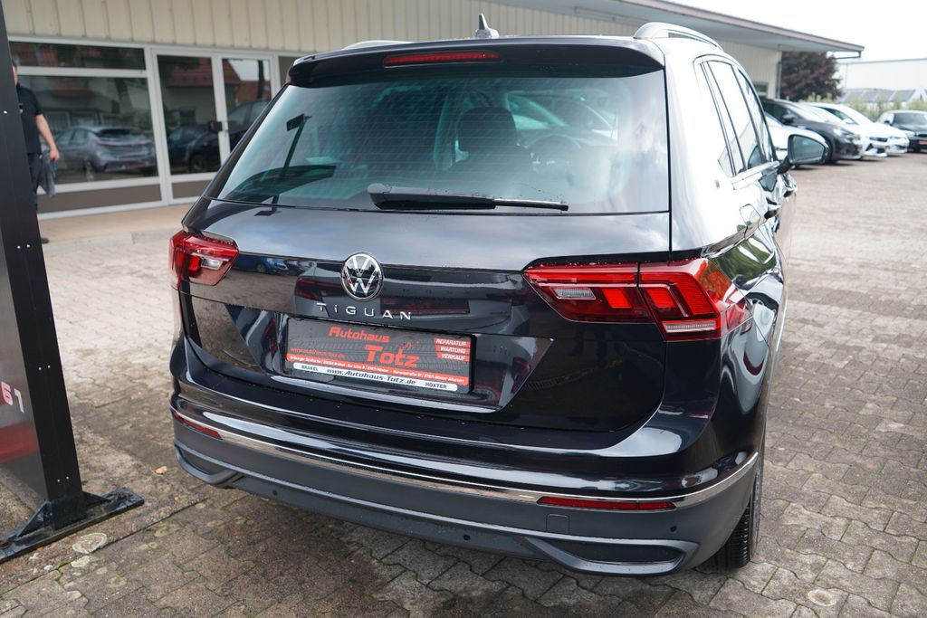 Volkswagen Tiguan 2023 г. Чёрный, пробег 28670 км