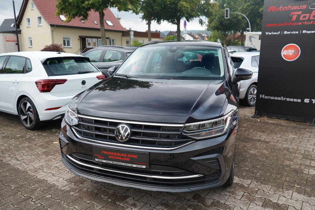 Volkswagen Tiguan 2023 г. Чёрный, пробег 28670 км