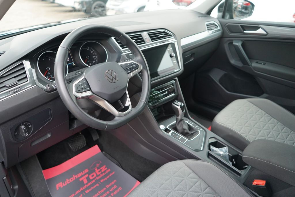 Volkswagen Tiguan 2023 г. Чёрный, пробег 28670 км
