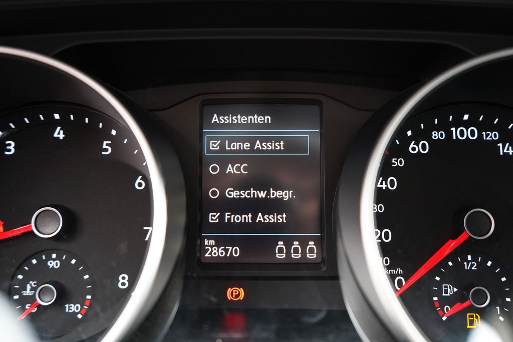 Volkswagen Tiguan 2023 г. Чёрный, пробег 28670 км