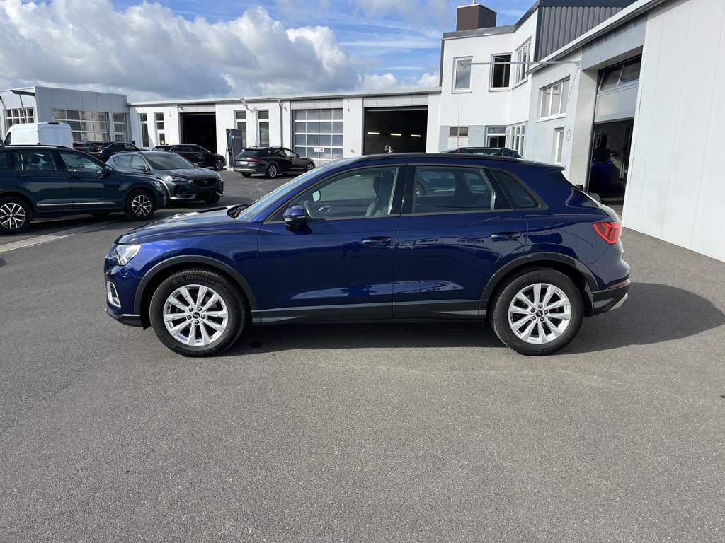 Audi Q3 2022 г. Синий, пробег 47125 км