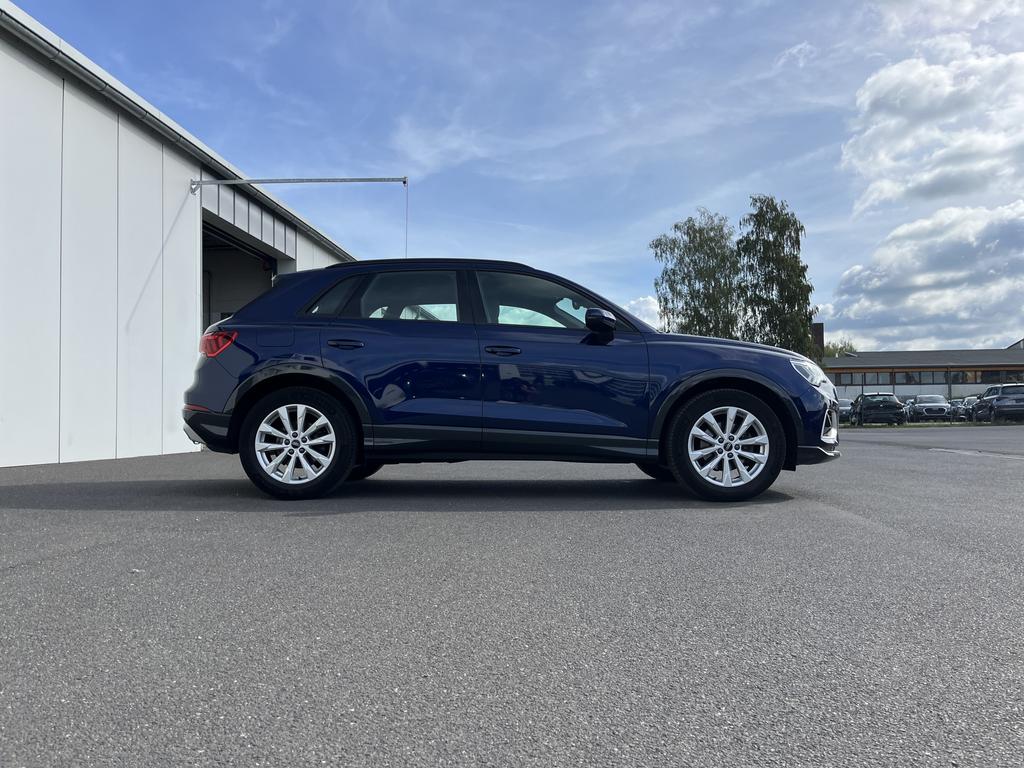 Audi Q3 2022 г. Синий, пробег 47125 км