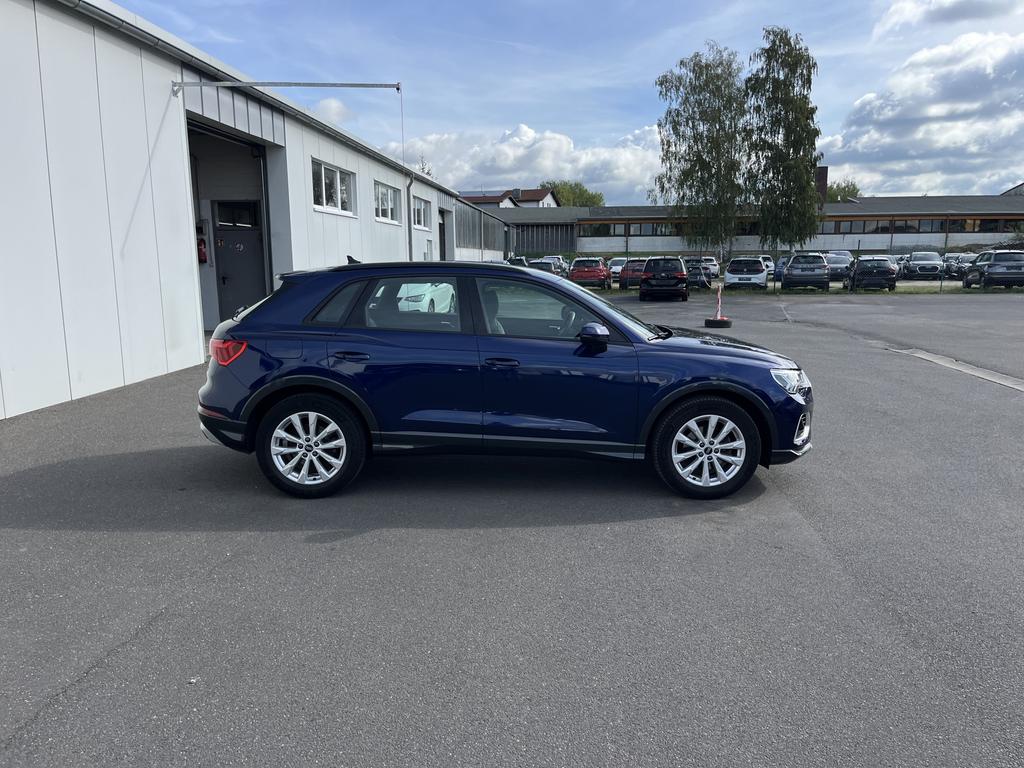 Audi Q3 2022 г. Синий, пробег 47125 км