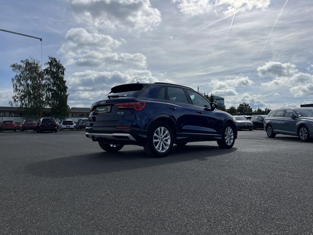 Audi Q3 2022 г. Синий, пробег 47125 км
