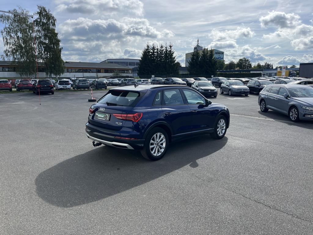 Audi Q3 2022 г. Синий, пробег 47125 км