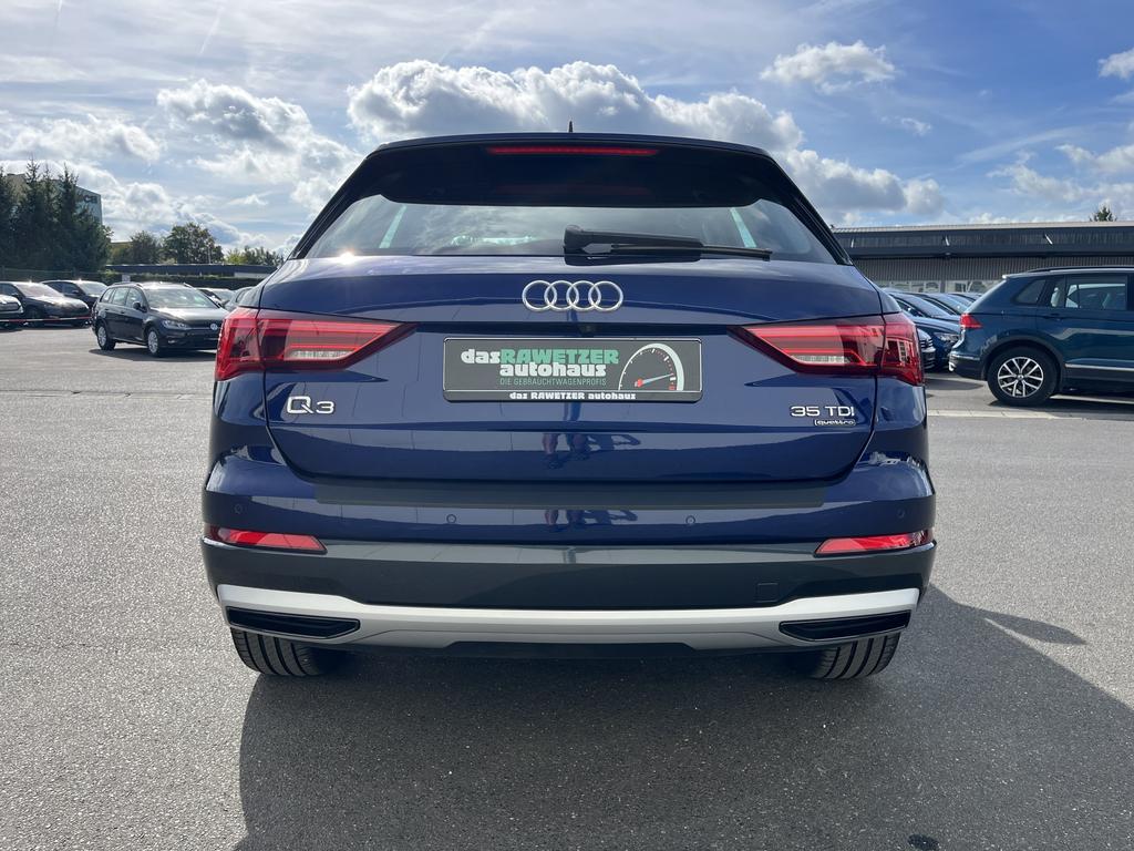 Audi Q3 2022 г. Синий, пробег 47125 км