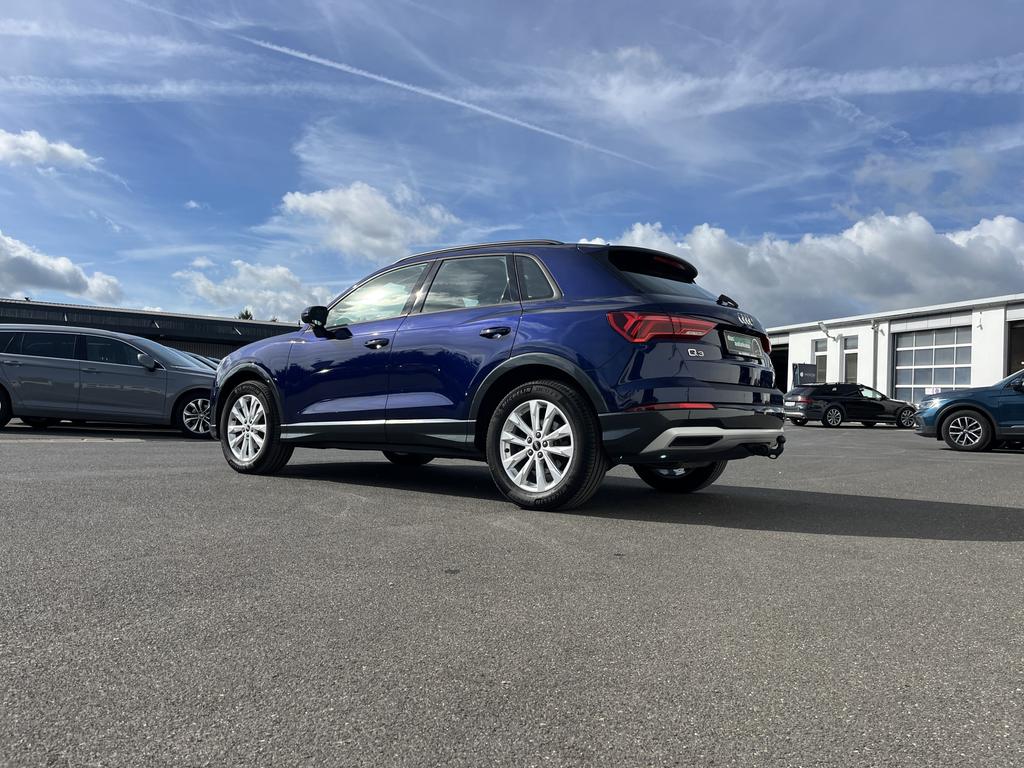 Audi Q3 2022 г. Синий, пробег 47125 км