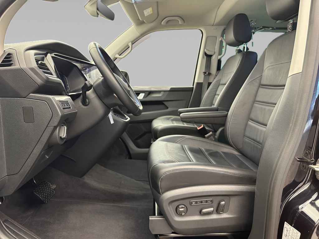 Volkswagen T6 MULTIVAN 2024 г. Чёрный, пробег 48200 км