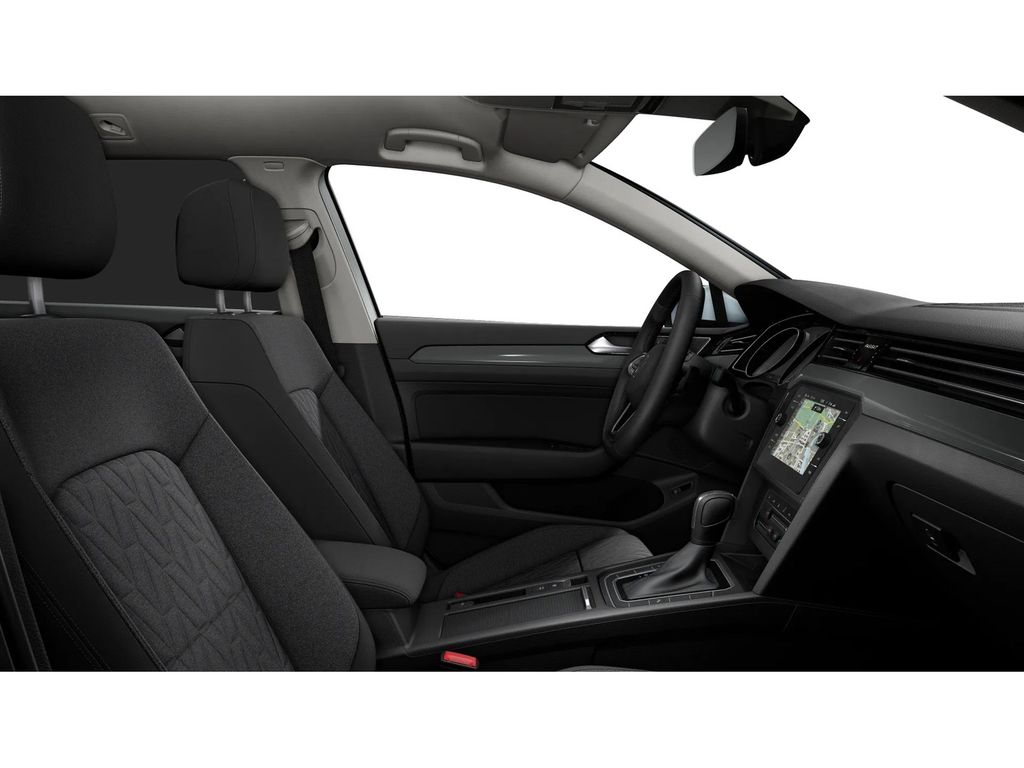 Volkswagen PASSAT VARIANT 2024 г. Белый, пробег 42687 км