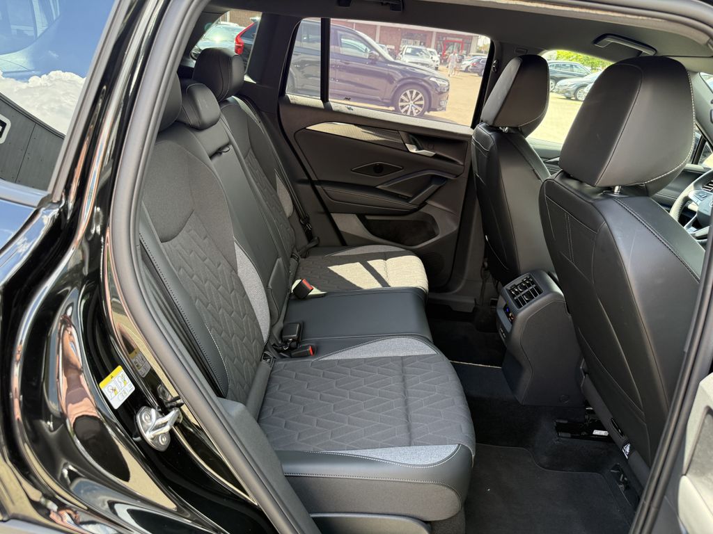 Volkswagen Tiguan 2025 г. Чёрный, пробег 19060 км