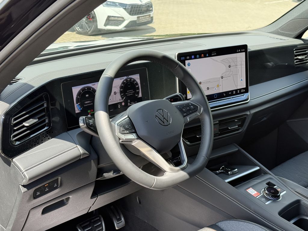 Volkswagen Tiguan 2025 г. Чёрный, пробег 19060 км