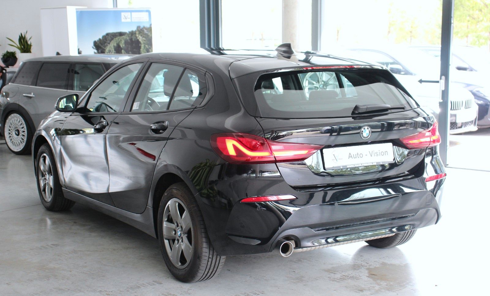 BMW 118 2023 г. Чёрный, пробег 47943 км