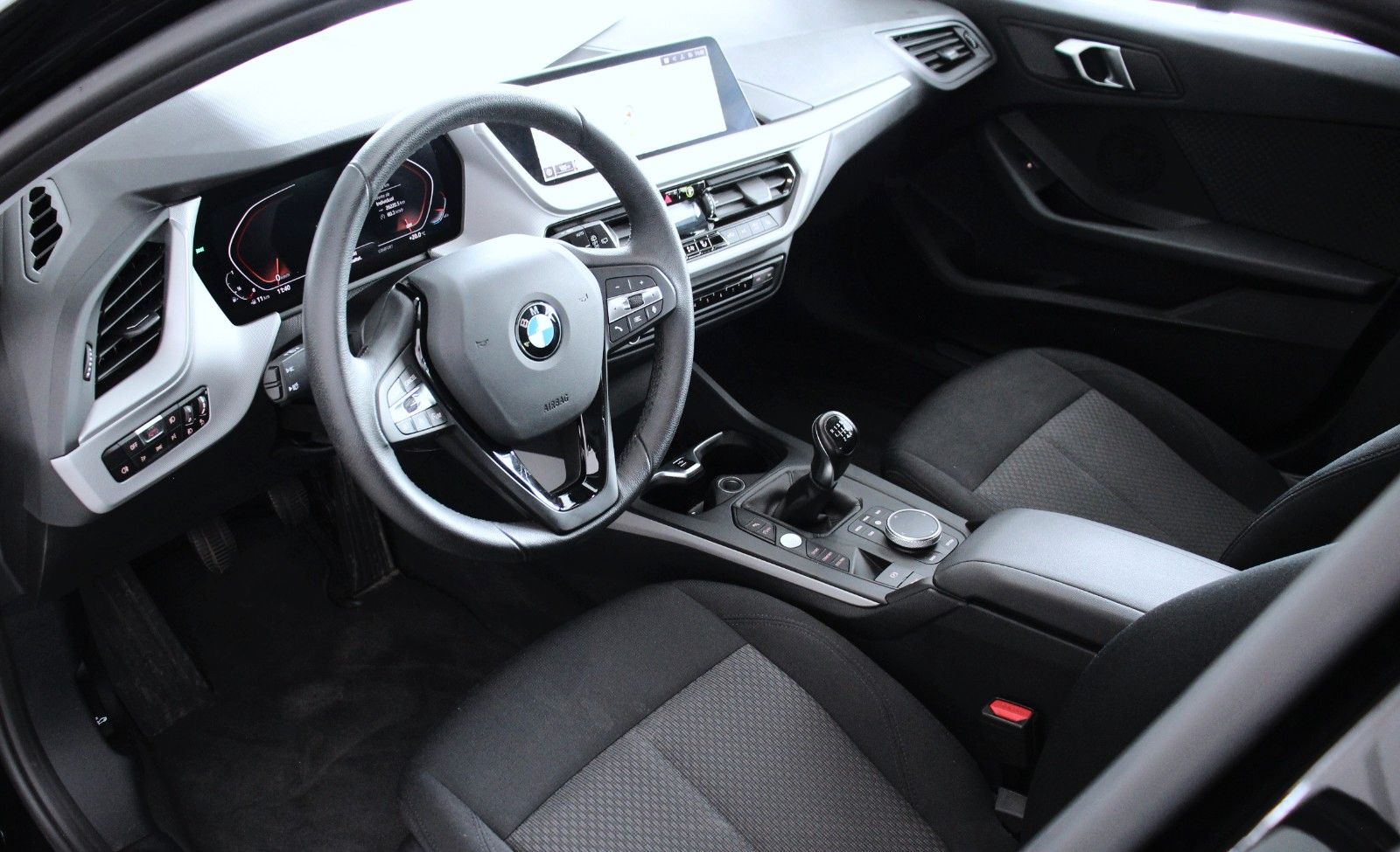 BMW 118 2023 г. Чёрный, пробег 47943 км