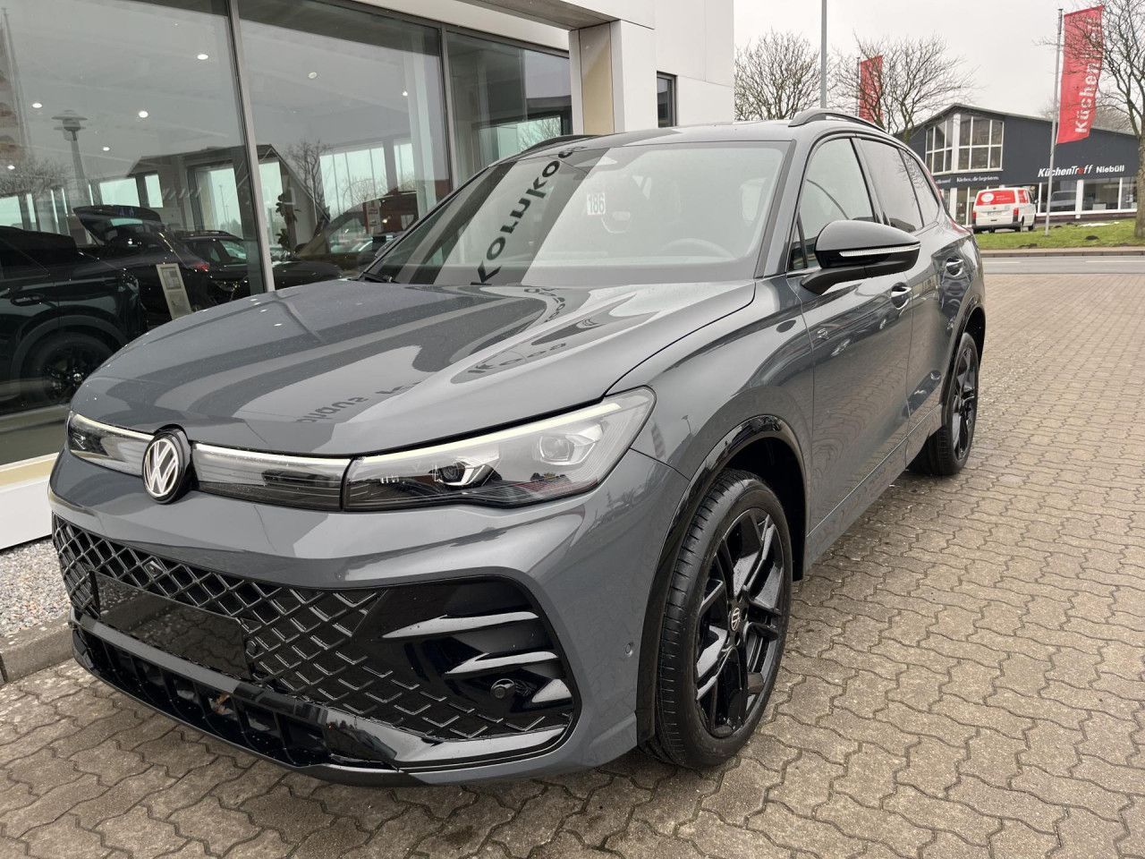 Volkswagen Tiguan 2025 г. Серый, пробег 100 км