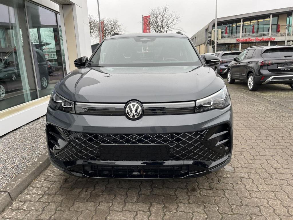 Volkswagen Tiguan 2025 г. Серый, пробег 100 км